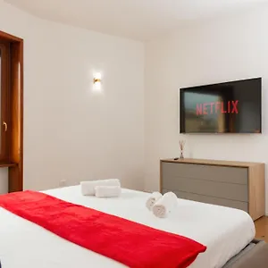 https://apt-free-parking-5-star-sauna-luxury.italymilanhotels.net